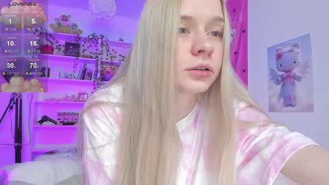 Snapshot of miliameow chatting on 03/06/25, 12:10 Milia online show from 03/06/25, 12:10