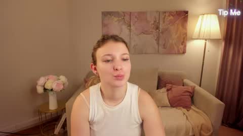 milinafox online show from 05/23/26, 11:42
