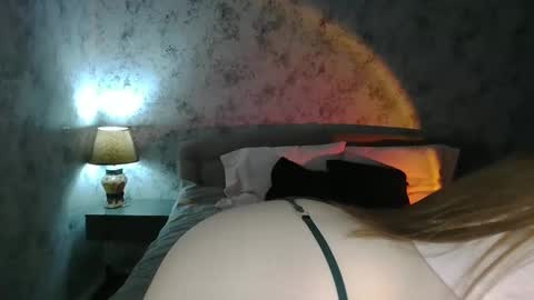 milissasii online show from 11/19/25, 02:39