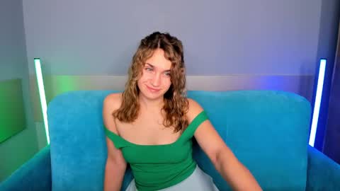Snapshot of milkablond chatting on 01/15/25, 04:04 milkablond online show from 01/15/25, 04:04