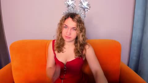 Snapshot of milkablond chatting on 02/14/25, 01:23 milkablond online show from 02/14/25, 01:23