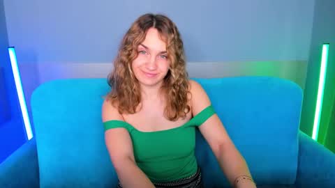 Snapshot of milkablond chatting on 02/17/25, 07:04 milkablond online show from 02/17/25, 07:04