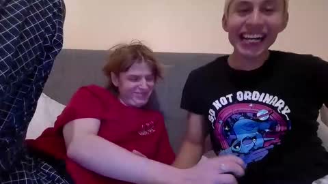 Snapshot of milkand_honey chatting on 10/27/25, 10:03 milkand_honey online show from 10/27/25, 10:03