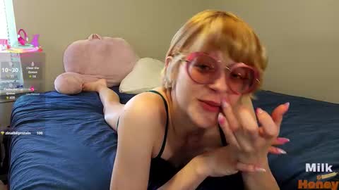 MilkandHoney online show from 03/03/26, 10:48