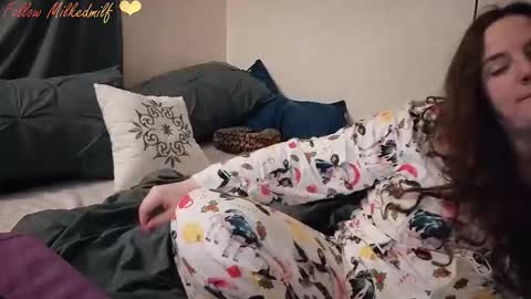 Snapshot of milkedmilf chatting on 02/06/26, 08:07 milkedmilf online show from 02/06/26, 08:07