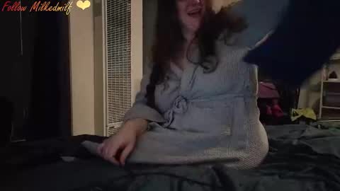 Snapshot of milkedmilf chatting on 02/16/26, 04:52 milkedmilf online show from 02/16/26, 04:52