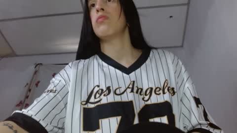 Snapshot of milker_amira chatting on 12/21/24, 05:40 Amira online show from 12/21/24, 05:40