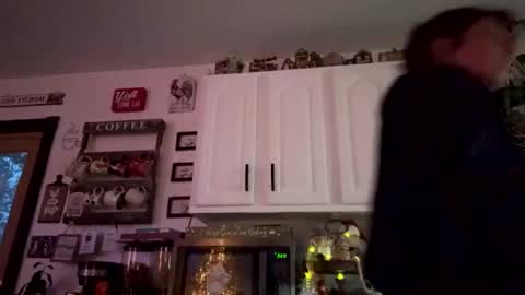 Milking Mommy online show from 12/11/24, 12:12