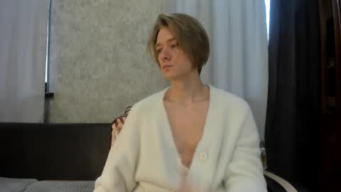 Isaac online show from 12/14/25, 09:36