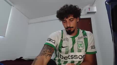 Snapshot of milkoffee chatting on 02/12/26, 01:17 milkoffee online show from 02/12/26, 01:17