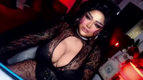 Snapshot of milkshakelavinia chatting on 02/14/25, 12:51 milkshakelavinia online show from 02/14/25, 12:51