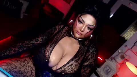 Snapshot of milkshakelavinia chatting on 02/16/25, 10:32 milkshakelavinia online show from 02/16/25, 10:32