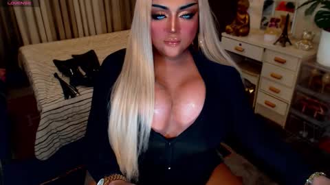 Snapshot of milkshakelavinia chatting on 09/18/25, 02:02 milkshakelavinia online show from 09/18/25, 02:02