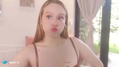 milky_0 online show from 07/17/26, 07:08