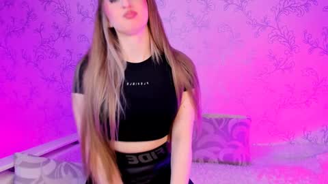 Snapshot of milky_waybaby chatting on 12/26/24, 05:26 Vivian online show from 12/26/24, 05:26