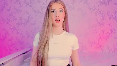 Snapshot of milky_waybaby chatting on 01/03/25, 11:14 Vivian online show from 01/03/25, 11:14