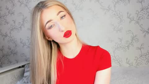 Snapshot of milky_waybaby chatting on 01/18/25, 05:41 Vivian online show from 01/18/25, 05:41