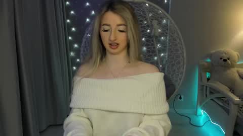 Snapshot of milky_waybaby chatting on 10/05/25, 02:26 Vivian online show from 10/05/25, 02:26