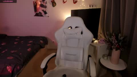 Snapshot of milky_wayx chatting on 12/25/24, 11:11 Lisa online show from 12/25/24, 11:11