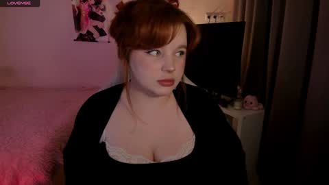 Snapshot of milky_wayx chatting on 02/01/25, 06:19 Lisa online show from 02/01/25, 06:19