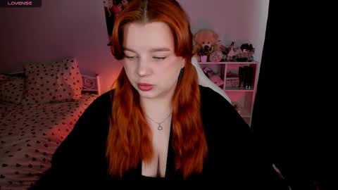 Snapshot of milky_wayx chatting on 10/21/25, 05:30 Lisa online show from 10/21/25, 05:30