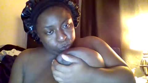 Snapshot of milkyway5555 chatting on 01/09/25, 12:46 Pretty wet brown online show from 01/09/25, 12:46