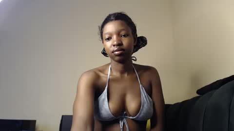 Snapshot of milla_armani chatting on 02/21/26, 10:49 milla_armani online show from 02/21/26, 10:49