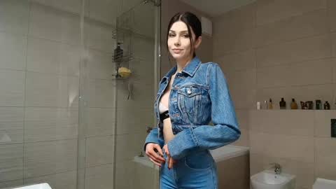 Snapshot of milla_bella chatting on 01/13/26, 06:46 milla bella online show from 01/13/26, 06:46