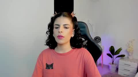 Snapshot of milla_pixxie chatting on 12/22/24, 10:17 Milagros online show from 12/22/24, 10:17