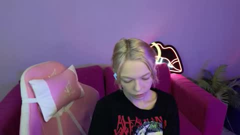 Snapshot of millaholt chatting on 09/13/25, 01:38 Hello Im Mila online show from 09/13/25, 01:38