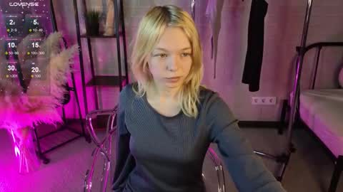 Snapshot of millaholt chatting on 09/29/25, 08:19 Hello Im Mila online show from 09/29/25, 08:19