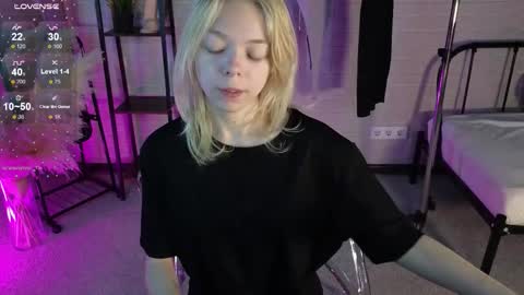 Snapshot of millaholt chatting on 10/01/25, 01:44 Hello Im Mila online show from 10/01/25, 01:44