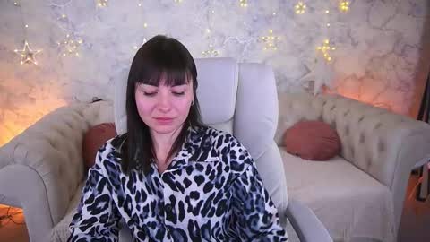 Snapshot of millaluxlove chatting on 01/13/26, 08:41 millaluxlove online show from 01/13/26, 08:41