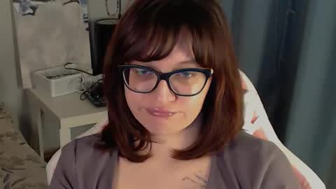 Snapshot of millapoolys chatting on 02/19/26, 05:31 Milla online show from 02/19/26, 05:31