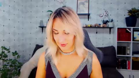 Snapshot of millaxqueen chatting on 11/04/25, 02:16 MillaXQueen online show from 11/04/25, 02:16