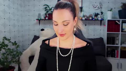 MillaXQueen online show from 01/19/26, 04:00