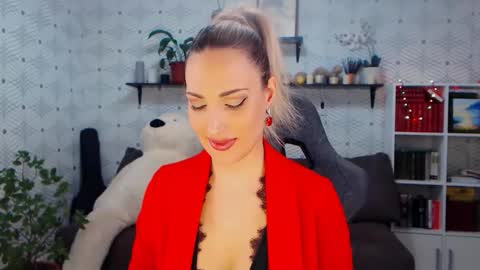Snapshot of millaxqueen chatting on 03/19/26, 02:32 MillaXQueen online show from 03/19/26, 02:32