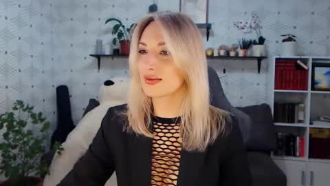 Snapshot of millaxqueen chatting on 03/24/26, 11:59 MillaXQueen online show from 03/24/26, 11:59