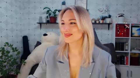 Snapshot of millaxqueen chatting on 03/25/26, 03:07 MillaXQueen online show from 03/25/26, 03:07