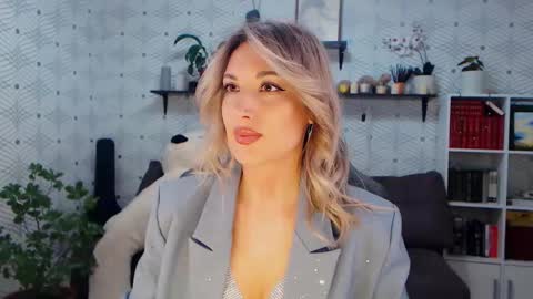 Snapshot of millaxqueen chatting on 04/07/26, 11:21 MillaXQueen online show from 04/07/26, 11:21