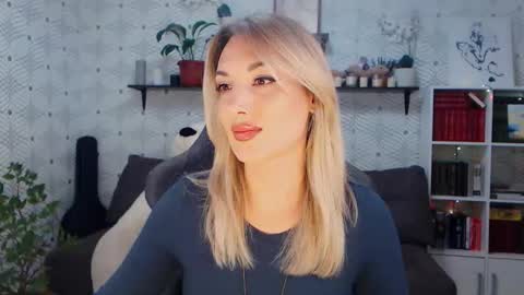 Snapshot of millaxqueen chatting on 05/27/26, 01:19 MillaXQueen online show from 05/27/26, 01:19