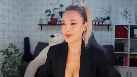 Snapshot of millaxqueen chatting on 06/07/26, 10:08 MillaXQueen online show from 06/07/26, 10:08