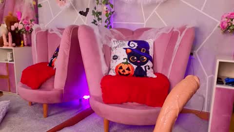 Snapshot of milleyjones_ chatting on 10/18/25, 07:09 milleyjones_ online show from 10/18/25, 07:09