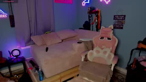 Snapshot of milli_moon chatting on 02/22/26, 05:08 Mila online show from 02/22/26, 05:08