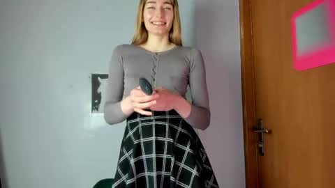millie_lacroix online show from 04/20/26, 11:46