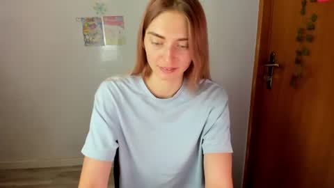 Snapshot of millie_lacroix chatting on 07/05/26, 02:02 millie_lacroix online show from 07/05/26, 02:02