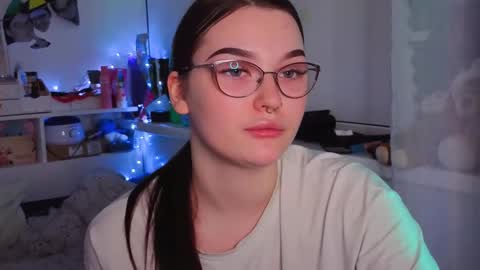 Snapshot of milliedoll chatting on 11/03/25, 09:43 Millie online show from 11/03/25, 09:43