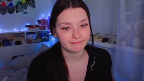 Snapshot of milliedoll chatting on 11/04/25, 03:27 Millie online show from 11/04/25, 03:27