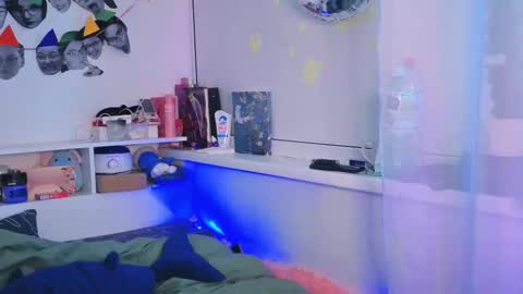 Snapshot of milliedoll chatting on 11/19/25, 05:07 Millie online show from 11/19/25, 05:07