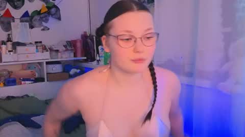 Snapshot of milliedoll chatting on 11/21/25, 07:51 Millie online show from 11/21/25, 07:51